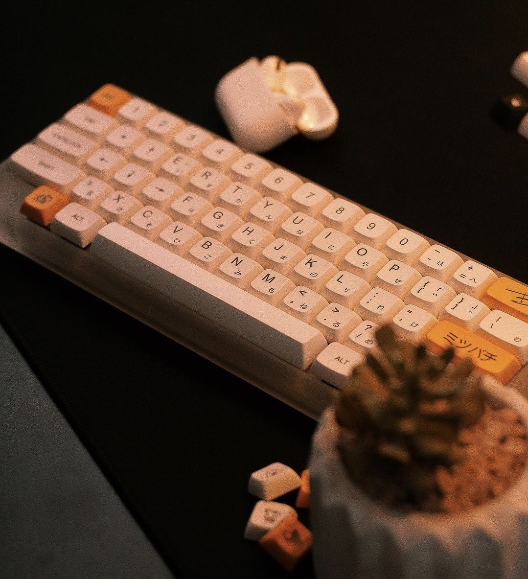 Kiemii2's tweet image. Keycap BEE Milk &amp;amp; Honey 🍯 จับลงคีย์บอร์ด Akko ACR59 น่ารักกะทัดรัดสุดๆ 🌻🧀🎨 ｼ
🐝🍯คีย์แคปผึ้งภาษาไทยอังกฤษ ~ พร้อมส่ง ~ 
เซ็ตละ680บาท

เหลือ20เซ็ตสุดท้าย Keycap BEE Thai Version 

#pixelkeyboard #คริสต์มาส #tiktok #Melgeek #gamergirlsetup #คีย์แคป #ไอเท็มเด็ด #keycaps
