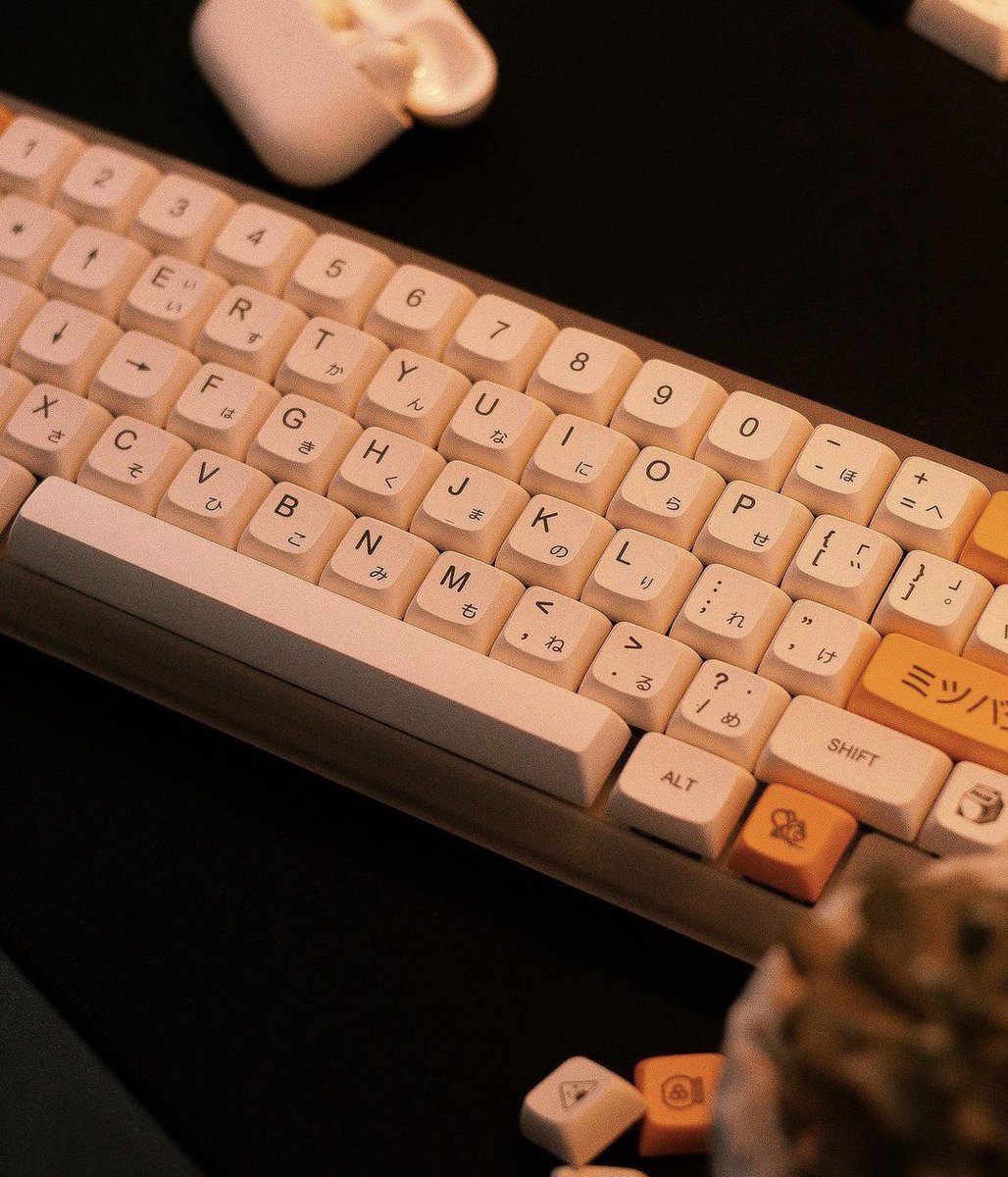 Kiemii2's tweet image. Keycap BEE Milk &amp;amp; Honey 🍯 จับลงคีย์บอร์ด Akko ACR59 น่ารักกะทัดรัดสุดๆ 🌻🧀🎨 ｼ
🐝🍯คีย์แคปผึ้งภาษาไทยอังกฤษ ~ พร้อมส่ง ~ 
เซ็ตละ680บาท

เหลือ20เซ็ตสุดท้าย Keycap BEE Thai Version 

#pixelkeyboard #คริสต์มาส #tiktok #Melgeek #gamergirlsetup #คีย์แคป #ไอเท็มเด็ด #keycaps