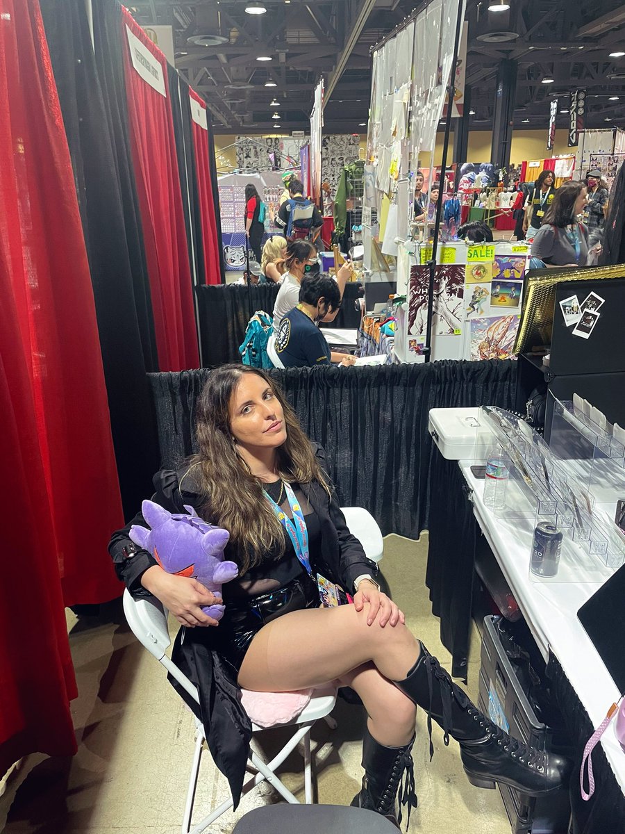 asheissketchy's tweet photo. I swear I’m happy on the inside, but 5 hours of sleep makes me look spookier than a ghost type. On brand, ig
👻
#GarGang
#ALA18 #animelosangeles https://t.co/OcqKhWuRb3