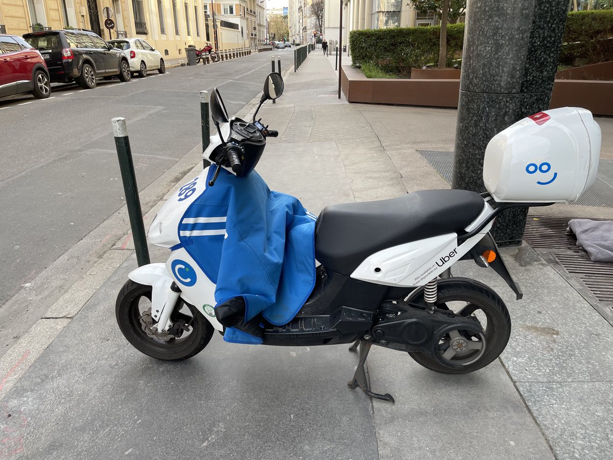 Bonjour ⁦<a href="/CityscootParis/">CITYSCOOT💙💚COOLTRA scooters électriques</a>⁩. Rue Ancelle ⁦<a href="/VilledeNeuilly/">Ville de Neuilly</a>⁩. Merci d’avance pour votre intervention rapide.