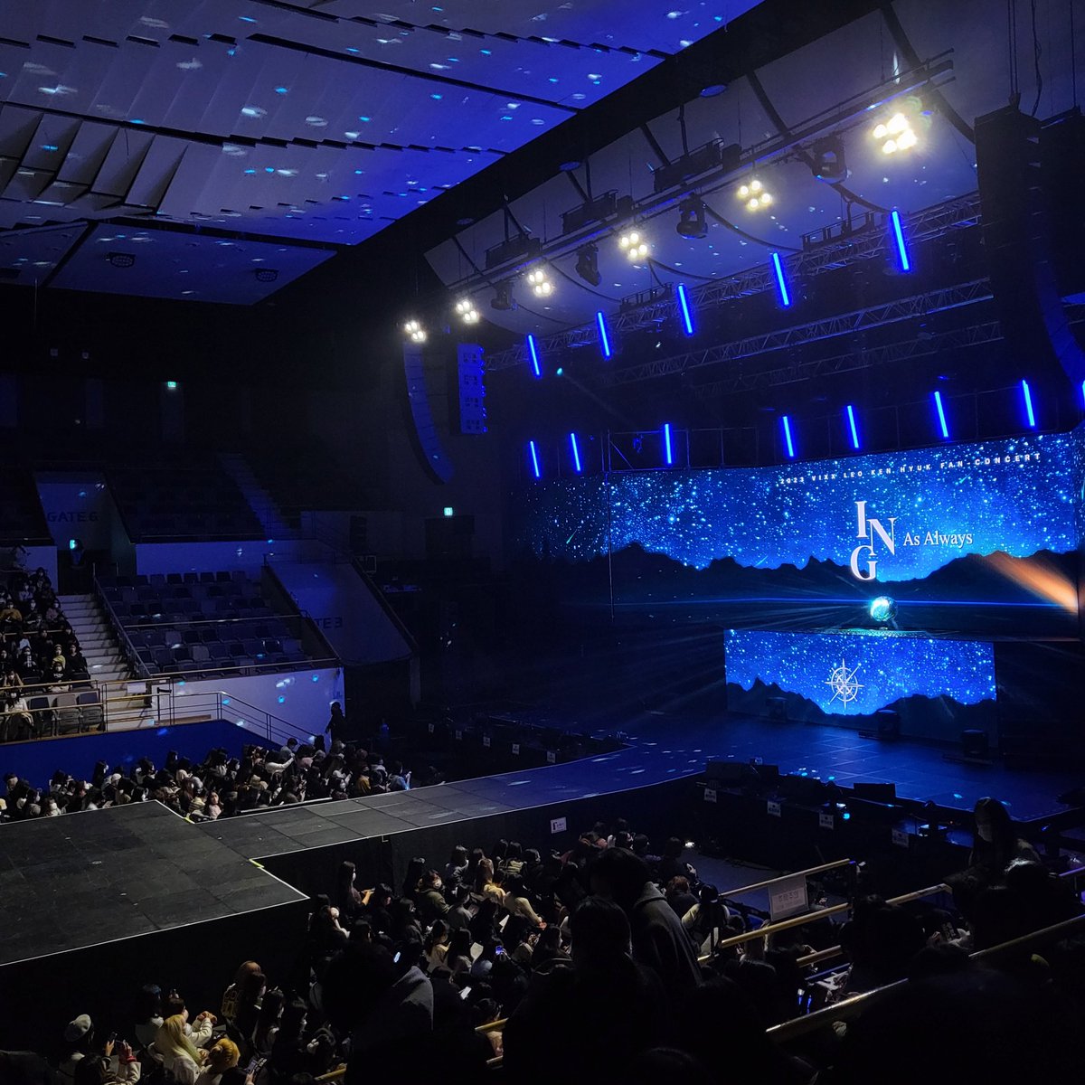 a00shy's tweet photo. kbs 아레나홀 시야
2층 g구역 8열 중간쯤
의자간격 완전 좁아서 짐놔둘 공간도 없고 무릎 찍힐정도로 부딪혀요ㅠㅠㅠㅠ 홀 좁아서 2층 맨뒤인데도 시야좋아요! https://t.co/4YL3VA4PRM