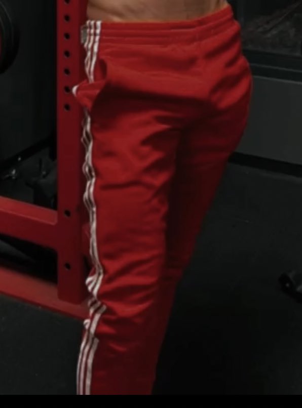 LoLefvre3's tweet photo. qui m’achète un survet adidas rouge l’équipe ? il sera bien récompensé ❤️😈 https://t.co/sdgR0wBcwL