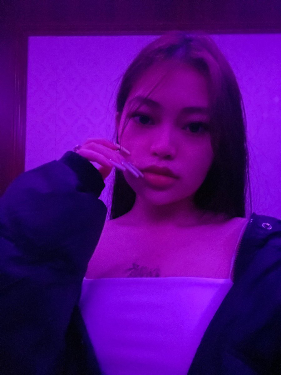 NicoleFlora24's tweet photo. ♊️💜
#girl #photooftheday #picoftheday #twitter #Purple #plore #outfitoftheday https://t.co/KvBITT8iYl