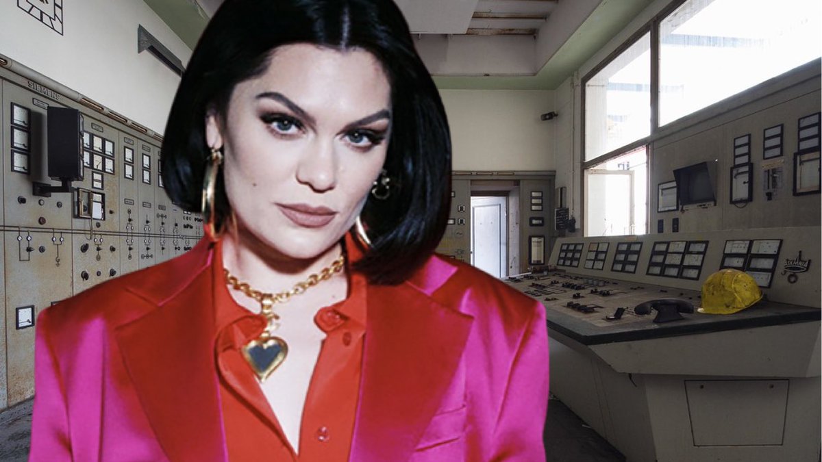 FakeShowbizNews's tweet photo. Jessie J announces she’s turning off the heating at her Hertfordshire abattoir to save money.

“If you get cold just slaughter faster,” she told workers https://t.co/qcklfpmo0U