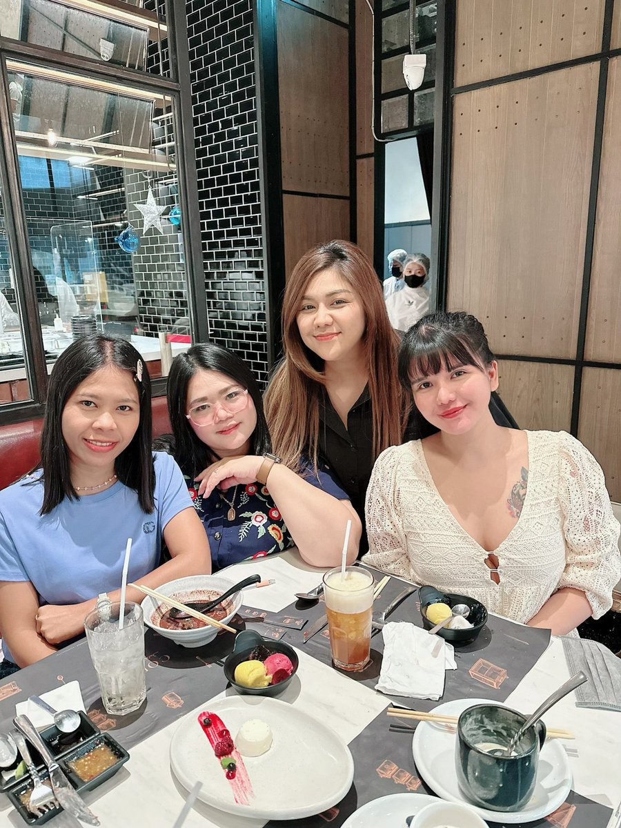 HappyNancy167's tweet photo. อิ่มไม่ไหว ❤️ ร้านนี้ คนเยอะ วัตถุดิบเค้าดี สด สะอาด รสชาติเข้มข้น #copperbuffet #Copper https://t.co/vqmsJdbaKs