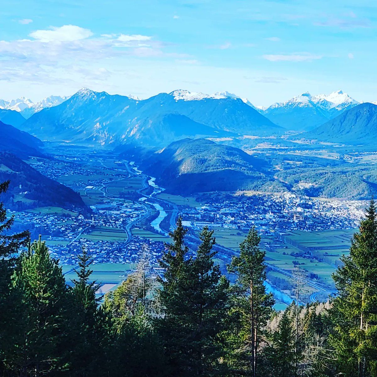 laramorris's tweet photo. Home safely, but missing these mountain views already. 🏔⛷️#mosern #inntalview #seefeld https://t.co/RQYvduWQGf