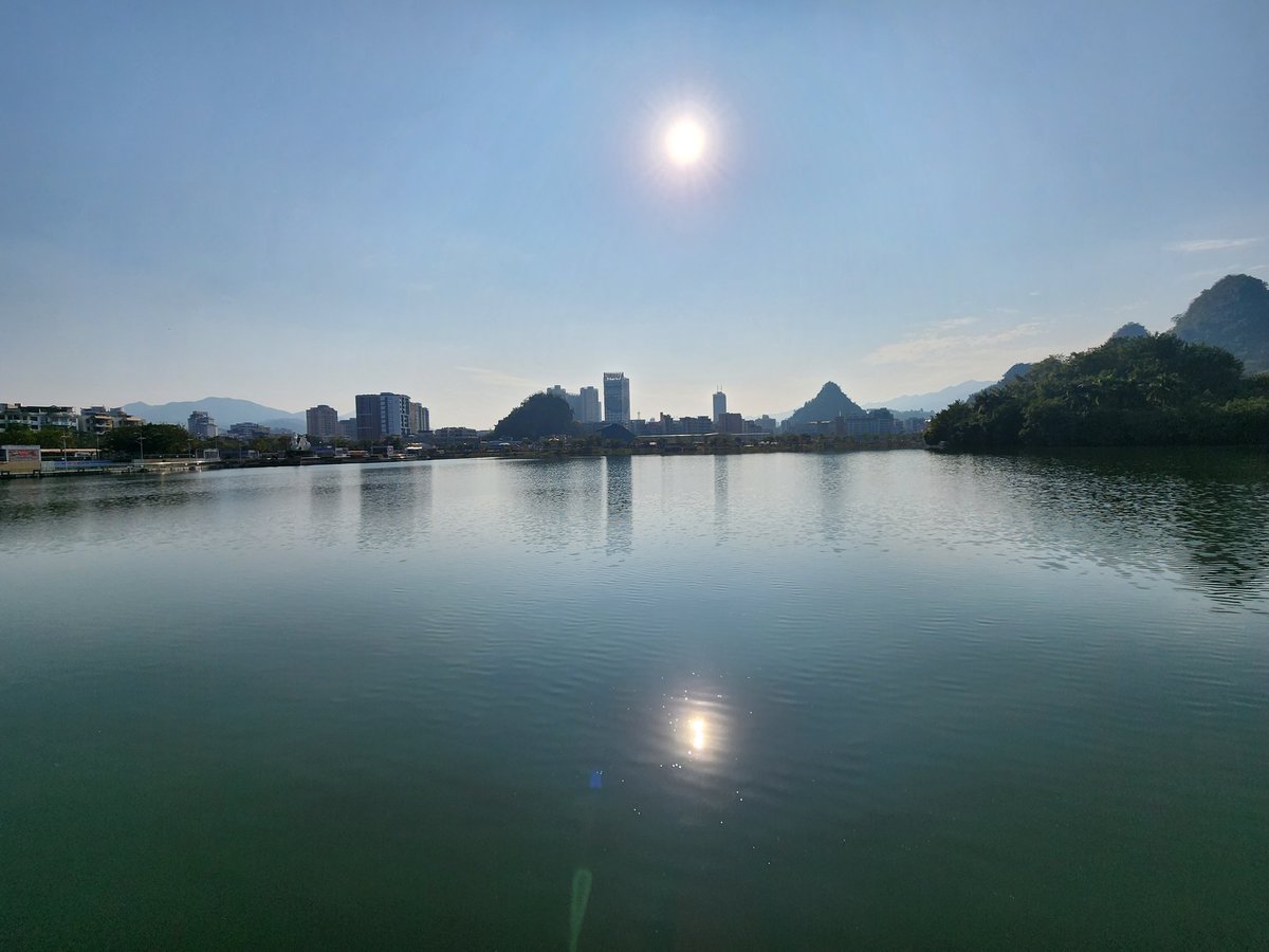 toxy0923's tweet photo. 天气很好，晒太阳。 https://t.co/xiX17y1eW0