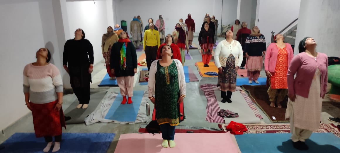 Dillikiyogshala's tweet photo. "दिल्ली की योगशाला"- ghitorni gaun
#DilliKiYogshala
#दिल्लीकीयोगशाला 
#Yoga https://t.co/NidTLPI4at