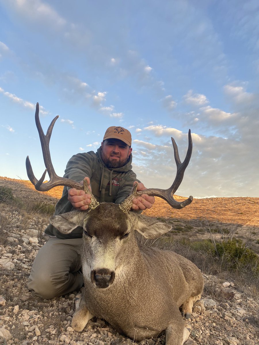 CantuWill's tweet photo. Forgot how much I missed chasing mule deer with the old man. The dynamic duo strikes again. Went 3 for 4 this week. https://t.co/QMjY3f1p0w