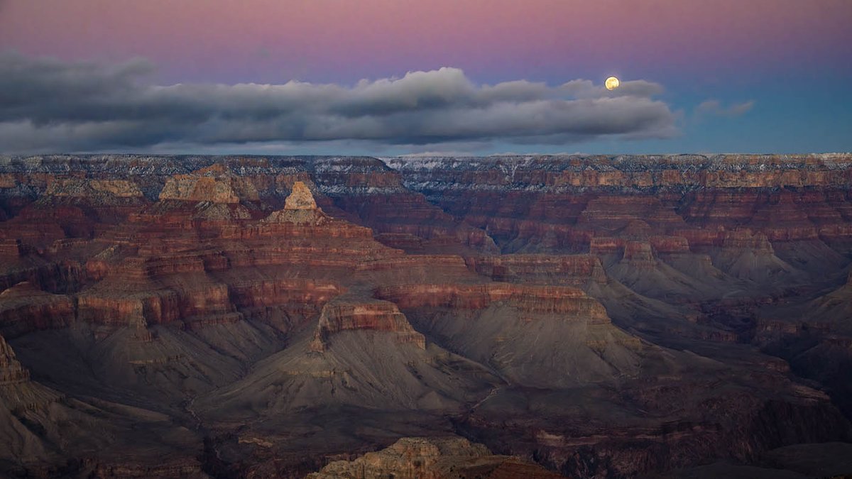 GrandCanyonNPS's tweet photo. Tonight's full moon rising over the canyon, during sunset, January 6, 2023. This weekend we're expecting partly sunny skies, and a warming trend, before more rain/snow on Tuesday. Here's what's open in the park this weekend > https://t.co/P9gi3nEbo1 (3998) #FullMoon #FullWolfMoon https://t.co/Hl27uNUfZM