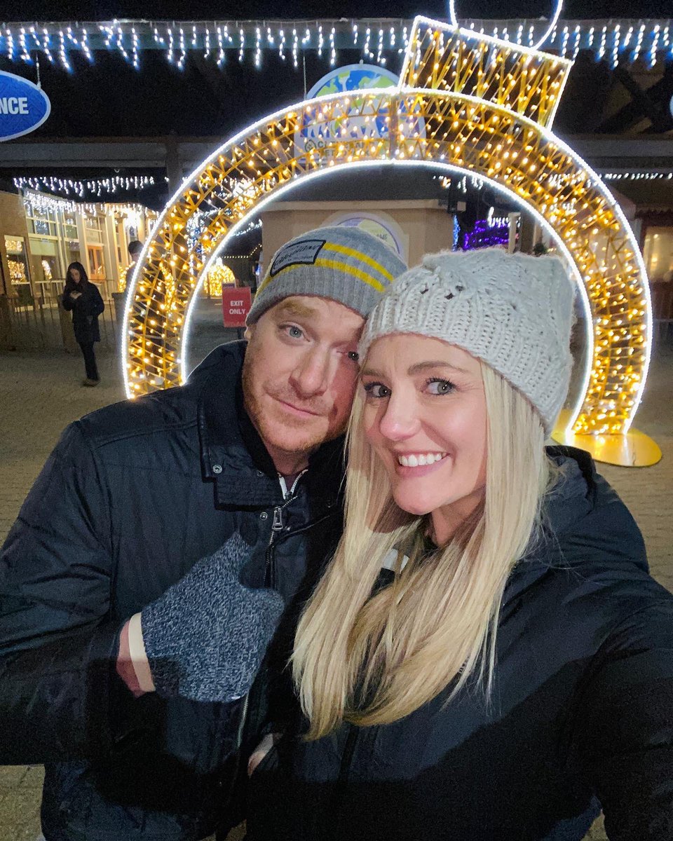 _StephanieHaney's tweet photo. We made it to Wild Winter Lights by the skin of our teeth!
Of course, everyone enjoys the Wild Winter Lights in their own wayโฆ but the important thing is we did it together! #fribae #datenight https://t.co/AQ6e74Zagx