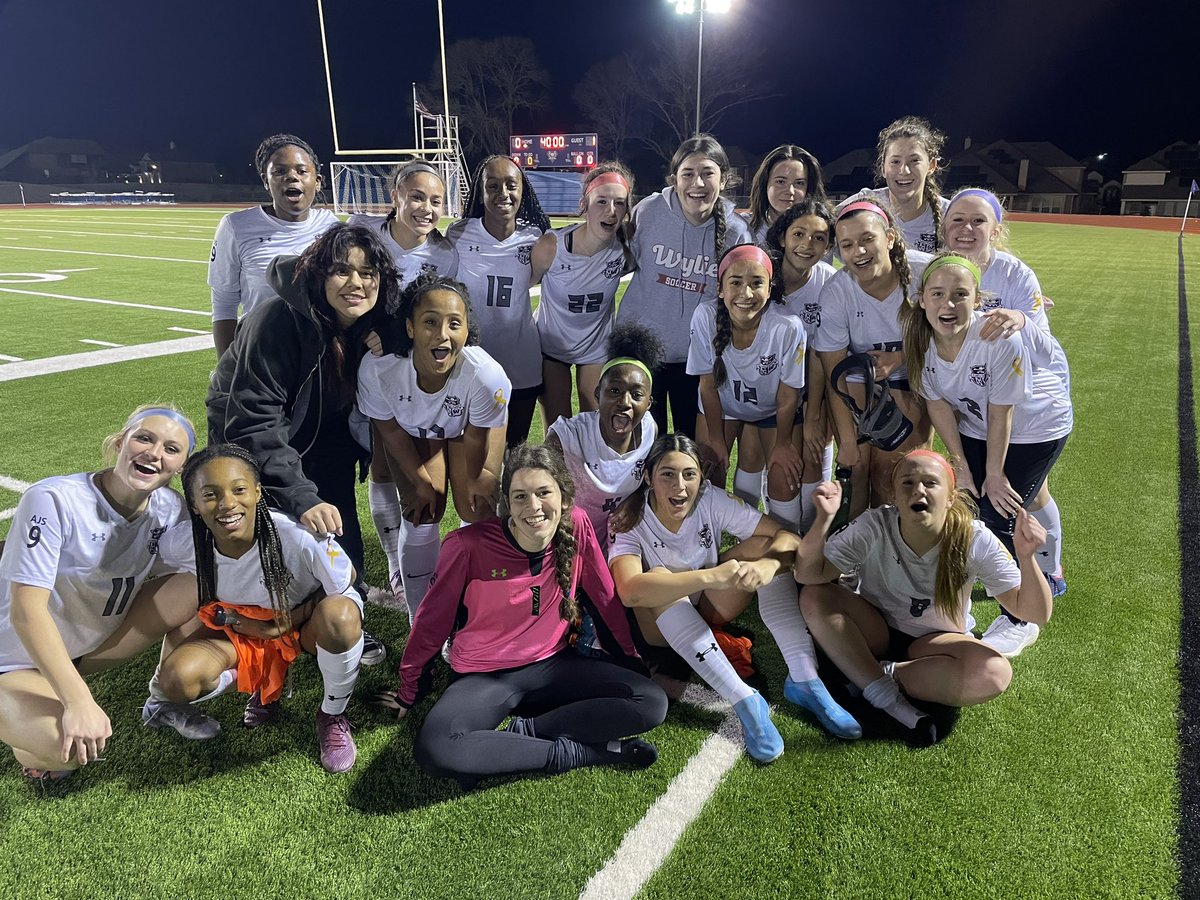 coach_hooten's tweet photo. This group is FUN to watch!! Incredible win tonight against Plano West JV1.    ⚽️ Imani Yarborough #FortheStud #ahmofamily @AHMOgirlsSoccer https://t.co/x87y9gWz1u