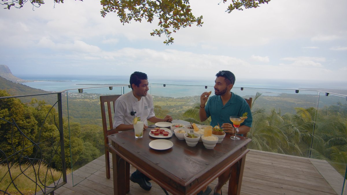 sashide's tweet photo. Wrapping up the last episode of #MaximumFoodie in beautiful #Mauritius! #travel #foodandtravel #travelblogger #notatravelblogger #producerlife https://t.co/DugtLA2WfP