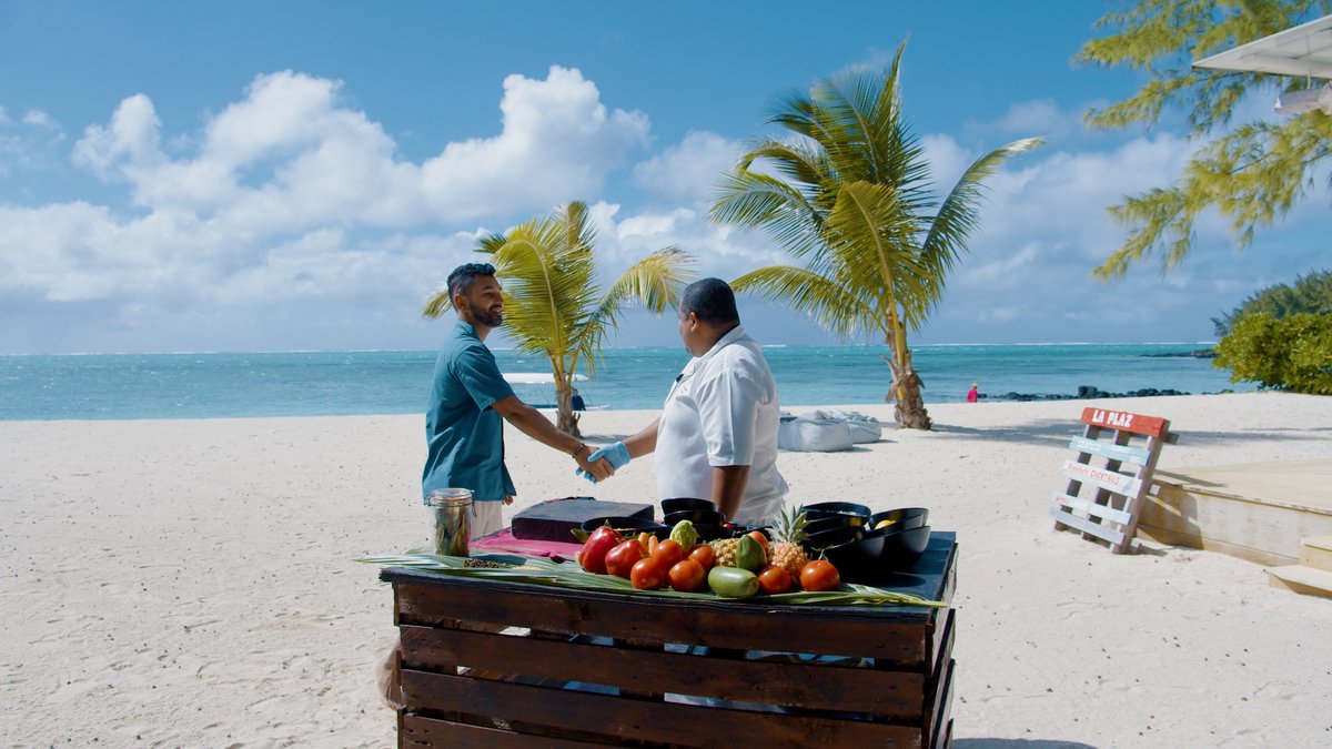 sashide's tweet photo. Wrapping up the last episode of #MaximumFoodie in beautiful #Mauritius! #travel #foodandtravel #travelblogger #notatravelblogger #producerlife https://t.co/DugtLA2WfP