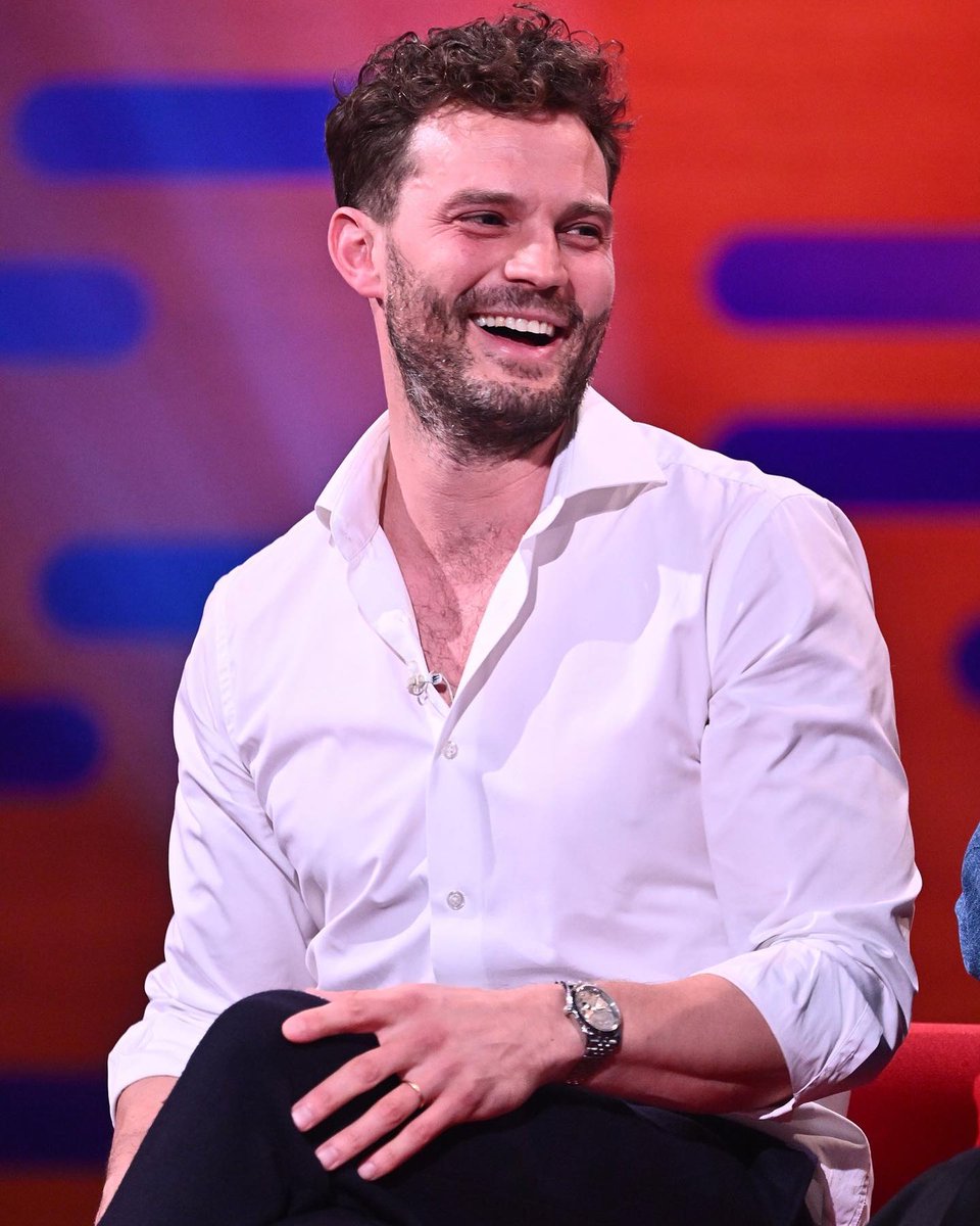 Good morning everyone in Jamieland. Wishing you all a very safe and happy Saturday as we begin the weekend. Please take care and enjoy your day!🌤️🧥😷 (Jamie on #TheGrahamNortonShow)