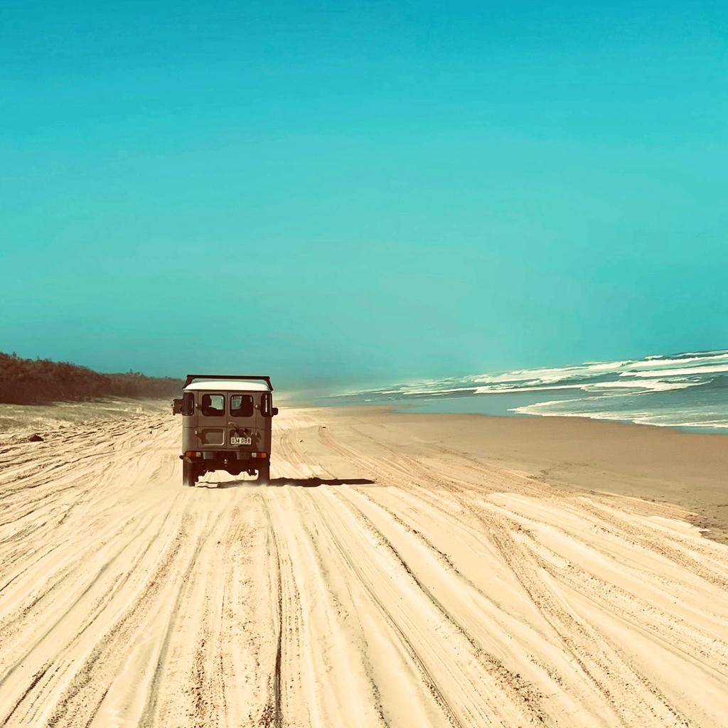 _travla's tweet image. Couple of choice behind the scenes pics of Trav's latest Travla adventure. Huge thanks to consummate outdoorsman Mark LaBrooy from @threeblueducks for bringing us to some truly magical spots in North Queensland. Stay tuned for more! #travlabeer #dontfencemein #airliebeach