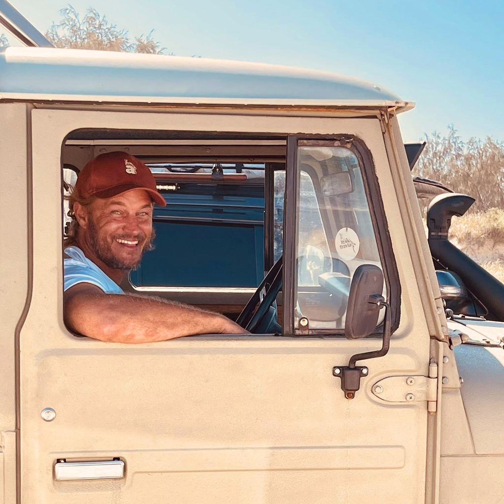 _travla's tweet image. Couple of choice behind the scenes pics of Trav's latest Travla adventure. Huge thanks to consummate outdoorsman Mark LaBrooy from @threeblueducks for bringing us to some truly magical spots in North Queensland. Stay tuned for more! #travlabeer #dontfencemein #airliebeach