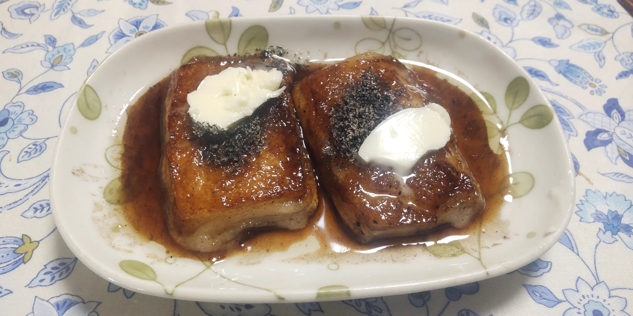 こっちの餅も美味い✨
黒ゴマはすりゴマしかなかったが、それもそれで良し(´ω｀)  