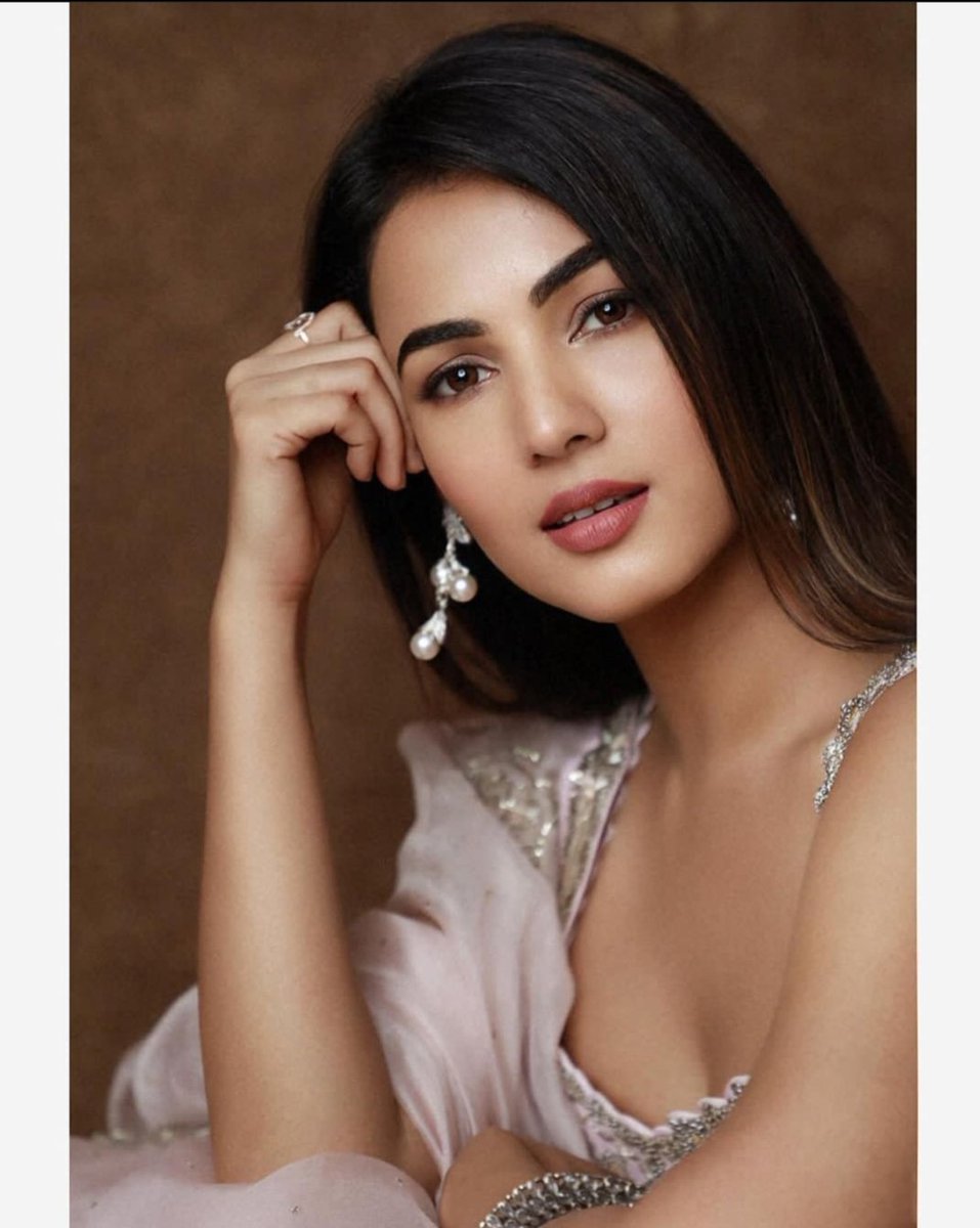 vishu0179's tweet image. @sonalchauhan7 
#instadp 🥰🥰
#bigfan 
mention your story plz 😊