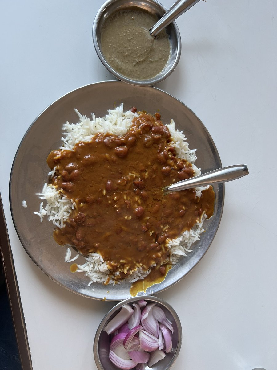 RGourhia's tweet photo. Mandatory Highway meals #Peerah
Rajma chawal Desi #Ghee with #Anardana chutney! https://t.co/tZ2cLvyy9I
