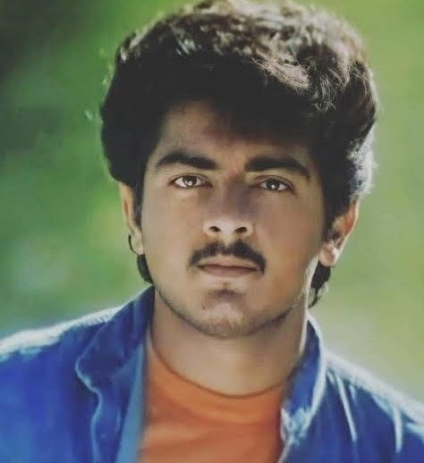 TOlMovies's tweet photo. Who's Looking Most Beautiful ?
https://t.co/CAGUirC80T

         🔄#AJITH                  ❤️#VIJAY https://t.co/sZwP06Fj1F