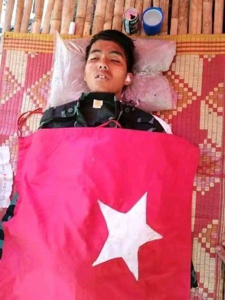 MizzimaNews's tweet photo. ကြာအင်းဆိပ်ကြီးတိုက်ပွဲအတွင်း တက္ကသိုလ် ဒုတိယနှစ်ဘူမိဗေဒကျောင်းသား မောင်ထက်မြတ်အောင် ကျဆုံး
============

https://t.co/LlS263y2SN

#ကရင်ပြည်နယ်
#က��ာအင်းဆိတ်ကြီးမြို့နယ်
#KNLA
#NationalRevolutionaryGuards
#Mizzima https://t.co/hcw8YGkMED