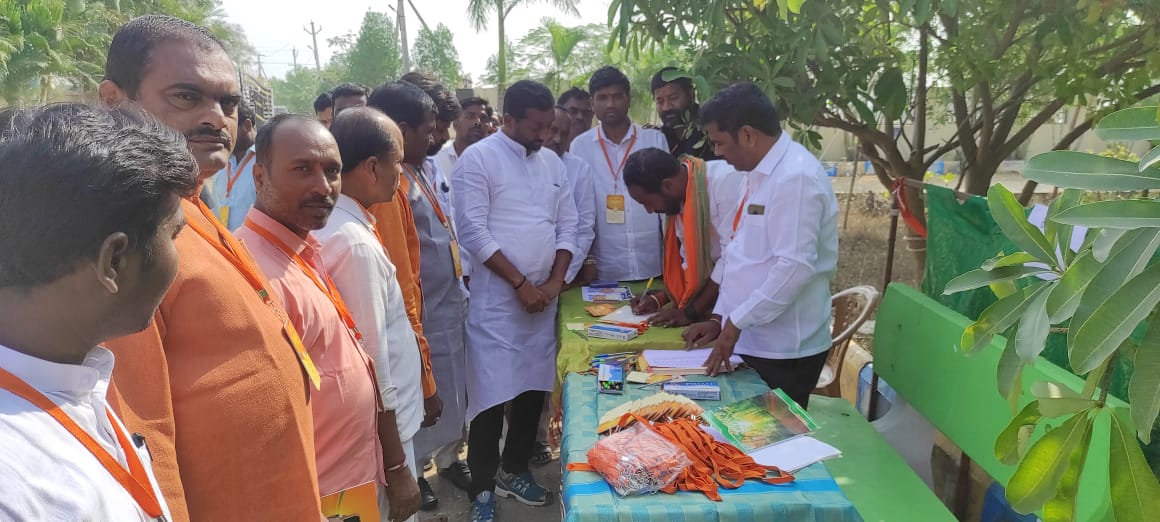 RaghunandanraoM's tweet photo. బిజెపి జాతీయ అధ్యక్షులు శ్రీ @JPNadda గారి వర్చ్యువల్ బూత్ కమిటీ సభ్యుల సమ్మేళనానికి దుబ్బాక నియోజకవర్గ బూత్ అధ్యక్షులు, నాయకులతో కలిసి హాజరైన దుబ్బాక శాసనసభ్యులు మాధవనేని రఘునందన్ రావు https://t.co/cCkLlcLXV5
