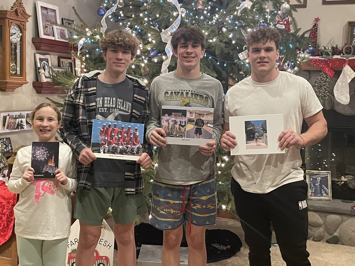 zeemand's tweet photo. When the best gift your kids got was a “homemade Mom book” each of their favorite experiences. They each loved them! #makinglifesimple https://t.co/wBeaW9WEDY