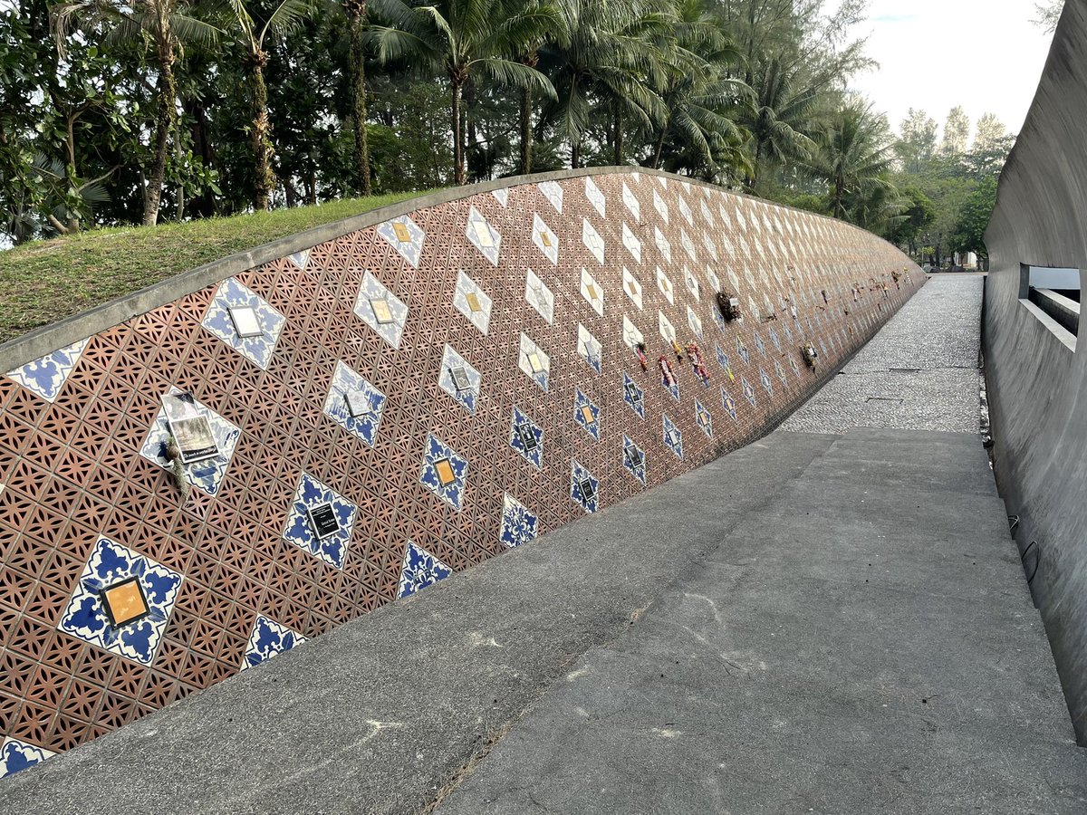 Ban Nam Khen, Thailand. Poignant reminders of 2004 Tsunami that devastated the local area. Memorial wall (size of main wave) with tributes to those who died. Fishing boats washed almost 3km inland (at the excellent museum). Thankfully the area’s recovered well, with many tourists https://t.co/TulZtYLynY