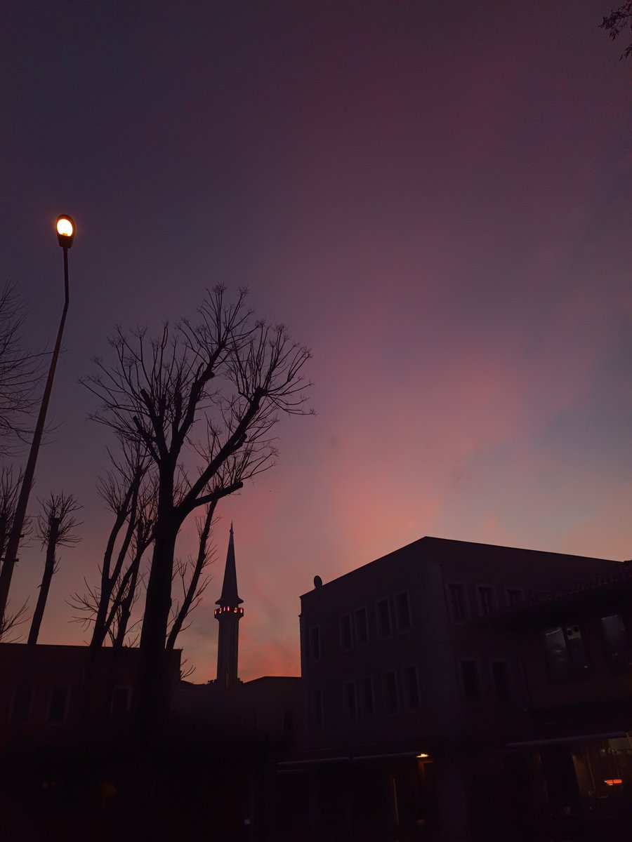 Sabahımız hayırlı olsun.⛅
Güzel bir haftasonu geçirmek dileğiyle🌹