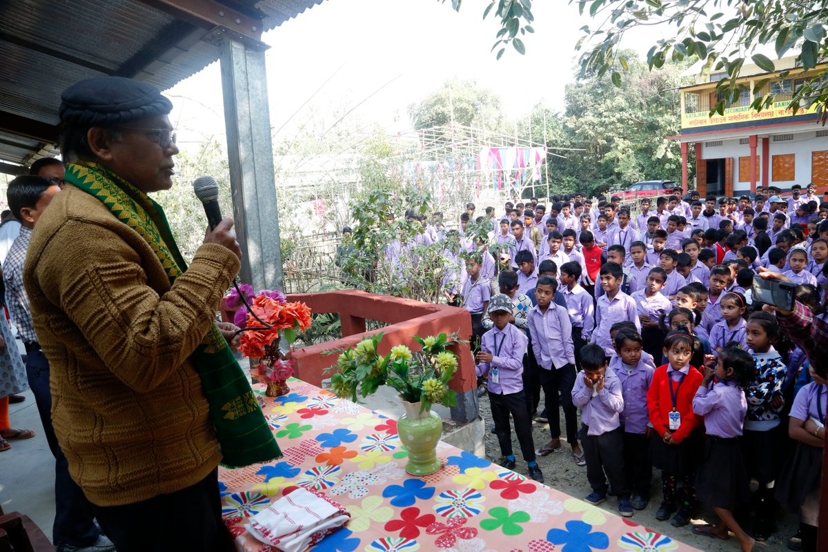 SamaharTheatre's tweet photo. We thought to distribute around 100 woollens to needy Lower Primary students of Katajhar Higher Secondary School in Barpeta and appealed to public for support. We got very encouraging response and decided to donate sweaters to all the 250 students of the LP section of the school. https://t.co/Mb2Qw3L7EI