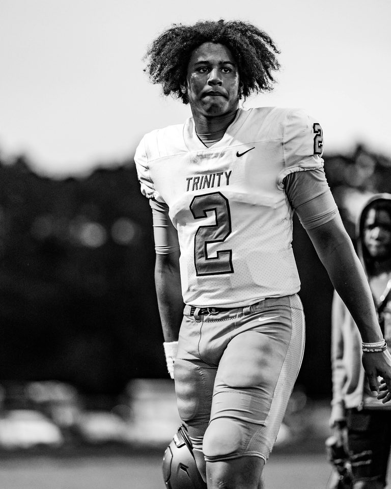 ColinHurley's tweet photo. Welcome to the #TrinityFB Family‼️
🖤💙✌🏾👀
6’2•215lbs•TE/DE
📍800HammondBlvd
#9xStateChamps🏆 https://t.co/l8TJFG7RPm