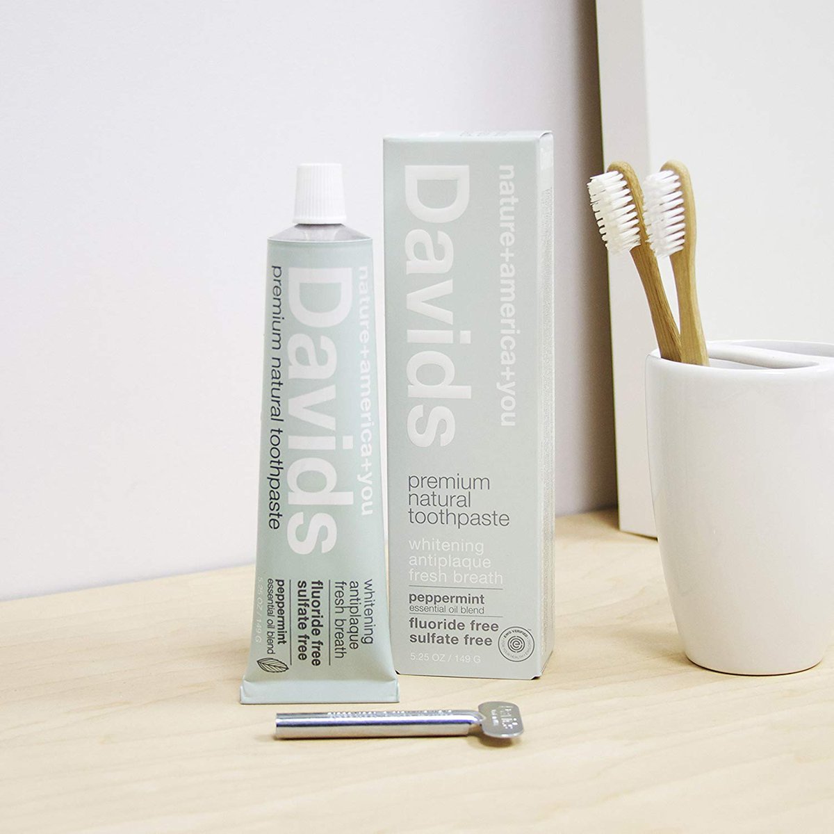 styletable_shin's tweet photo. Davidsは、天然原料を使用した自然な甘さとさわやかな天然ミントフレーバーが特徴のホワイトニング歯みがき粉✨
金属製チューブは、天然のミントフレーバーをしっかり残し、専用のチューブ巻きで巻き取りながら使用することで最後まで余すことなく使えます♪

#styletable新宿ミロード店 https://t.co/vTua9rSGHR