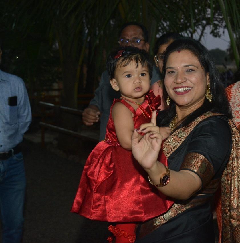 chetan_mixers's tweet photo. Daughter . Her first Birthday. She is very very Happppy .
Smile of Daughter and Wife , precious thing.
#Hridima
#Princy
#Birthday https://t.co/1zFfmXvAvs