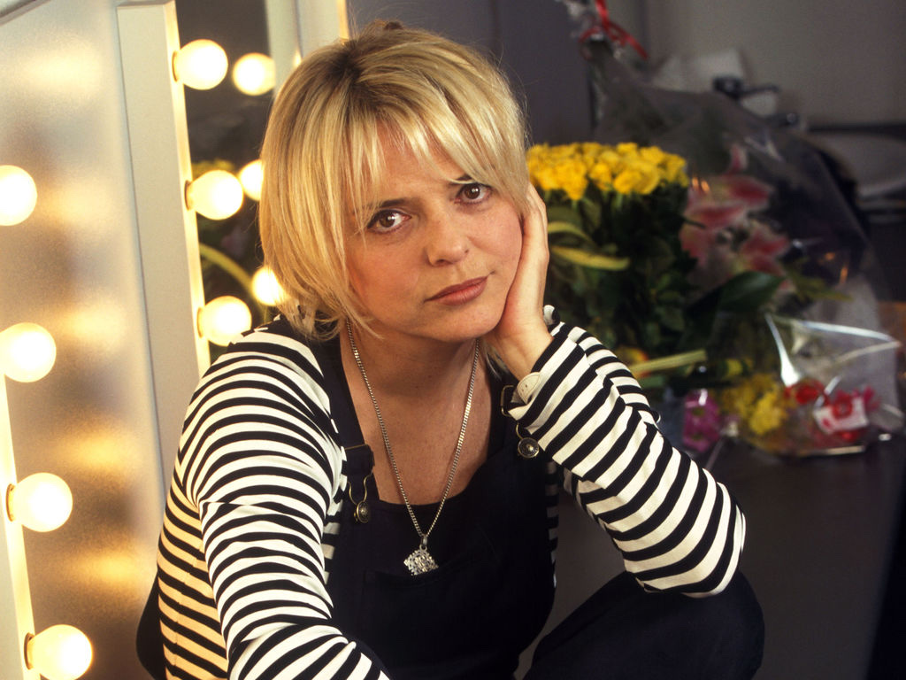 TeleMediaFr's tweet photo. 🌹 Une tendre pensée pour France Gall, décédée il y a 5 ans, le 7 janvier 2018. https://t.co/BuuNlVLmxd