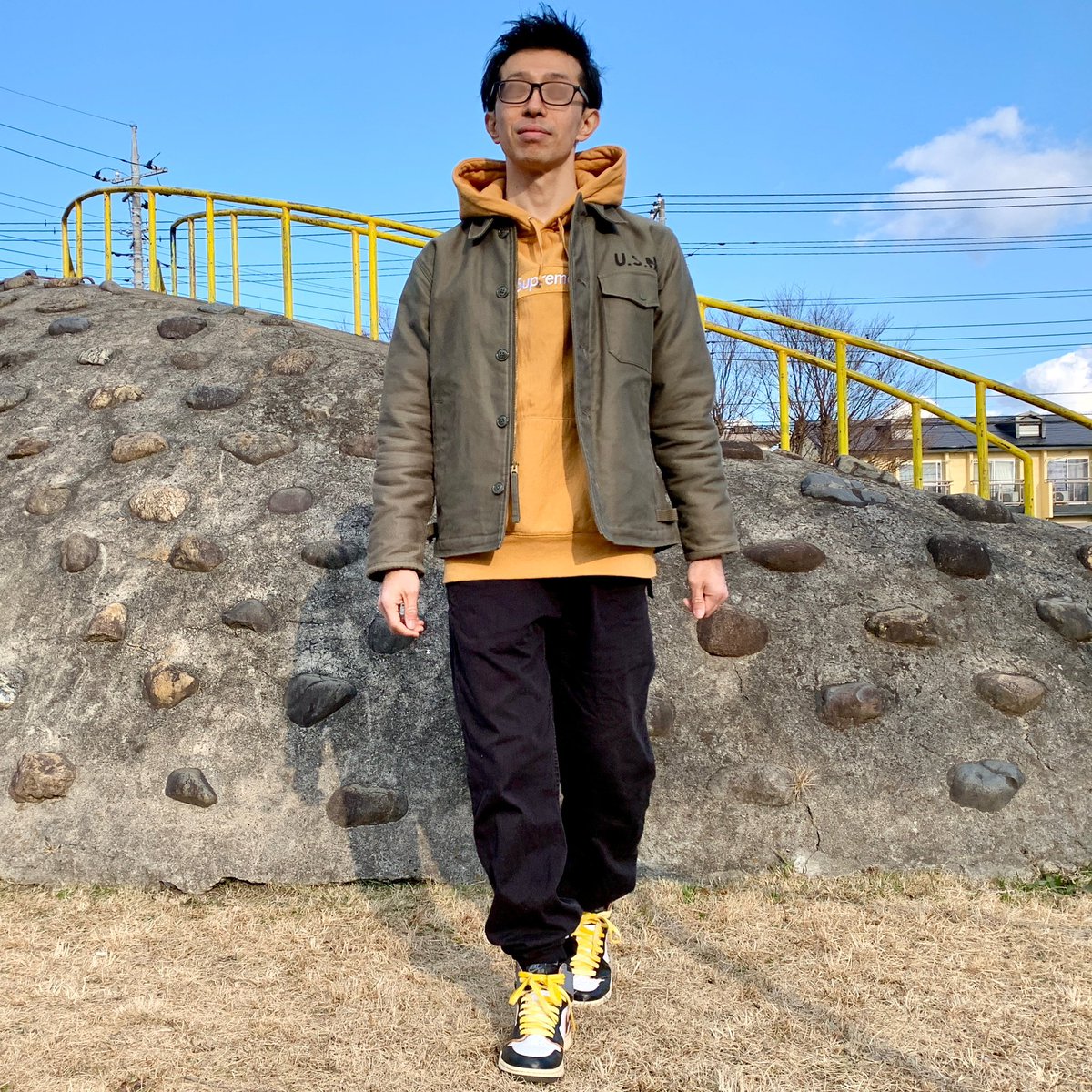 YossiyWear's tweet photo. #エアジョーダン1 #AirJordan1
#GSHOCK #gmwb5000
塗り直してハンドメイドのウィングロゴを取り付けたお気に入り✨
フルメタルG-SHOCKは汎用性お化けですね👍
#supreme のパーカーに #リアルマッコイズ の #A2DeckJacket 、#グラミチパンツ を合わせて下の子と公園巡り✨ https://t.co/6Kyi7jene7