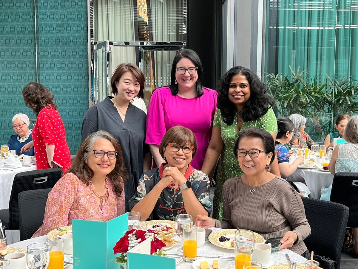 It was a pleasure to host so many distinguished and inspiring women yesterday for an afternoon tea to mark #NollaignamBan or Women’s Christmas. In the spirit of the Irish tradition, we gathered to converse and to connect. #VisibleWomen