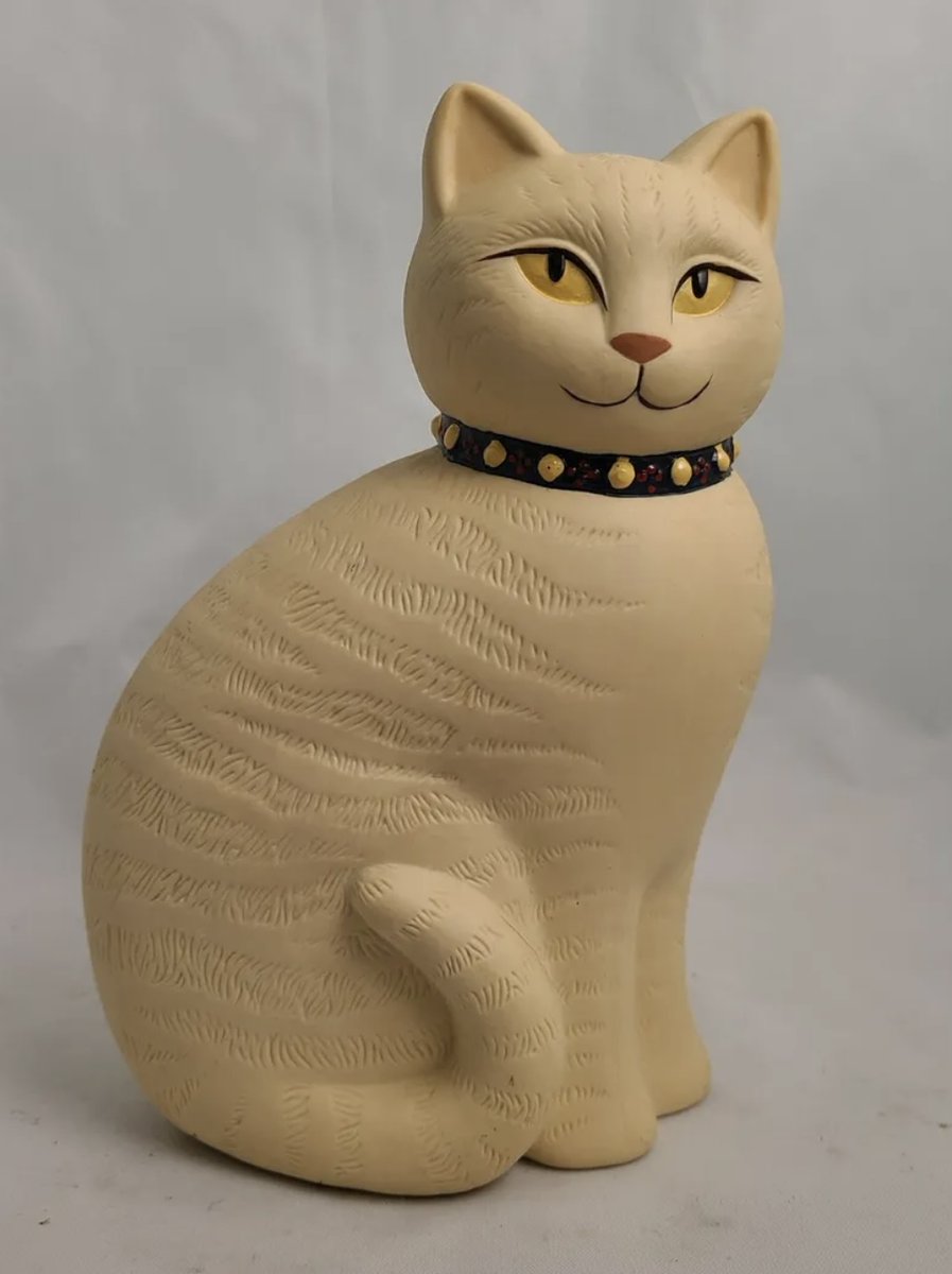 salazalas's tweet photo. him: you better not be a sassy little ceramic cat figurine
me: https://t.co/tew6OABLJ0