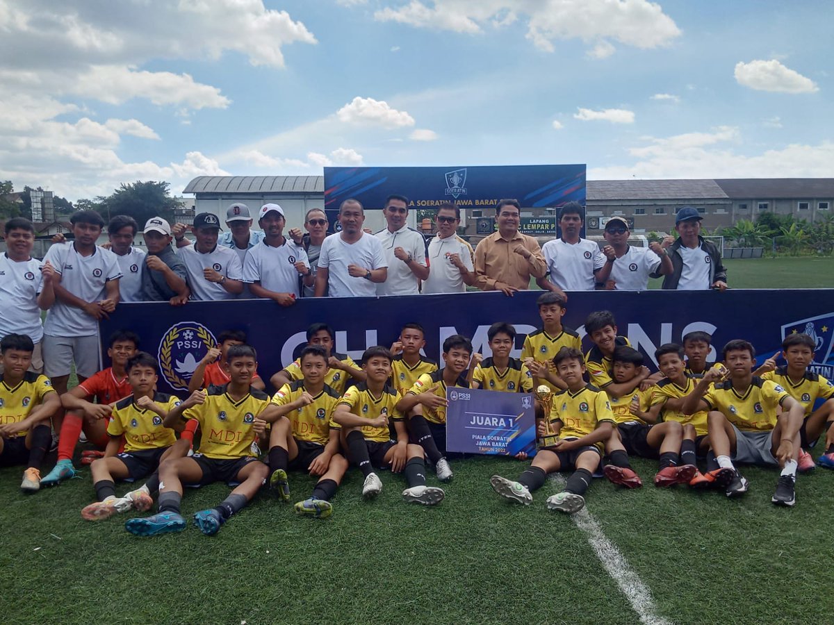 Bandungsatucom's tweet photo. Ketua PSSI Kabupaten Bandung Barat, dan juga anggota DPRD Jabar, H. Aep Nurdin menghadiri pertandingan Nias KBB Vs Bandung Legend, dengan kesudahan skor akhir  2-1 di stadion Lodaya,Sabtu (7/1/23).  Kemenangan Nias KBB, mewakili KBB di piala Soeratin U-13 tingkat Jabar.(riz) https://t.co/w627LI59I6