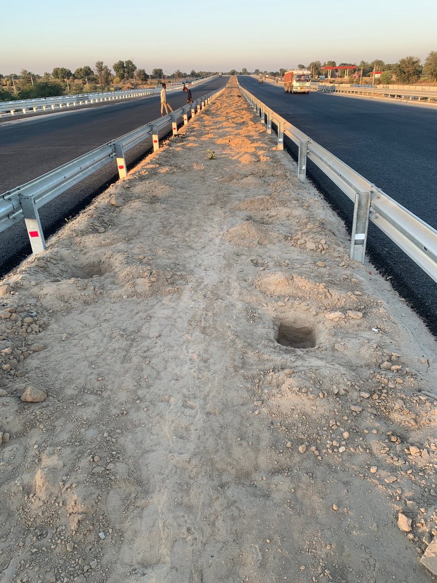 NatureWiFi's tweet image. We are excited to convert this brown road into a green road. Project under Bharatmala Pariyojana.

#HealthonHighways
#SolutionforPollution
#DriveonGreenRoads
#NATUREWIFI