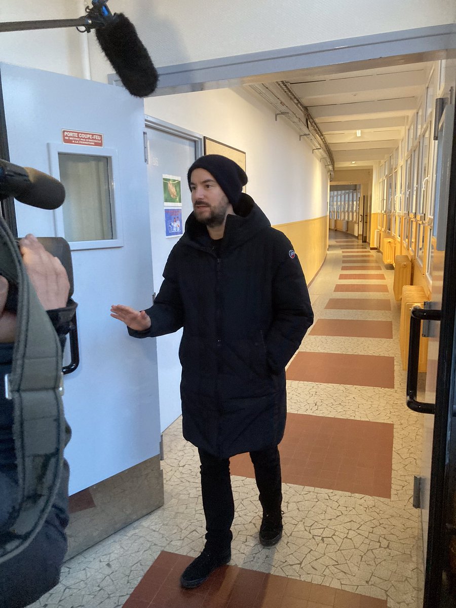 On sait tous que Kyan Khojandi (<a href="/kyank/">Kyan Khojandi</a>) est rémois. Il était aussi élève au <a href="/LyceeClemReims/">Lycee_Clem_Reims</a> ! Il est revenu il y a quelques jours dans nos murs. Retrouvez le reportage de  <a href="/France3CA/">France 3 Champagne-Ardenne</a> le 16 janvier à 19h. Bref. Merci en tout cas pour ces qq minutes à nos côtés et ta disponibilité.