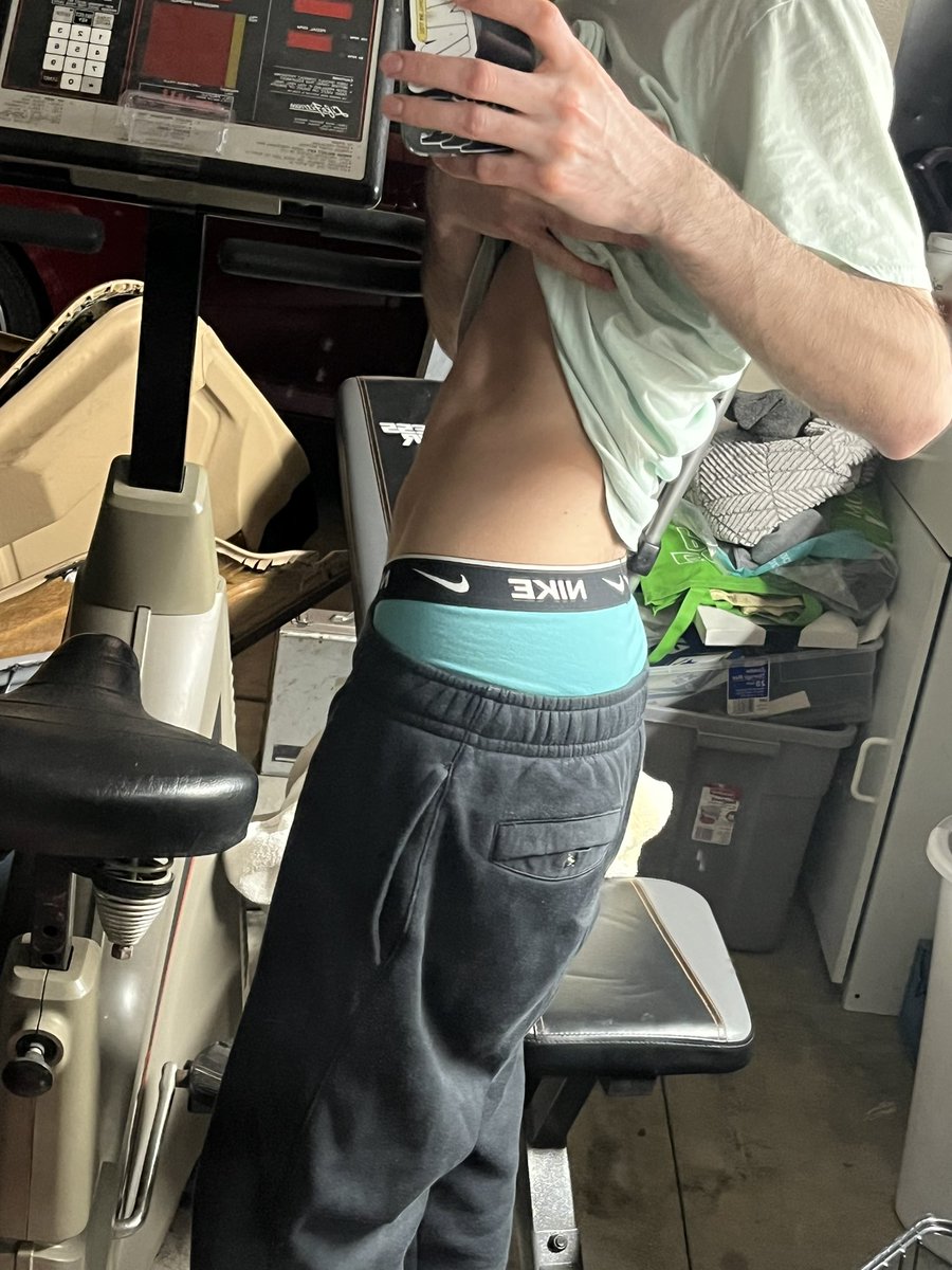 jaxskates7's tweet photo. 🔥🔥 #wornboxers #sagging https://t.co/4Z4MDQPRR5