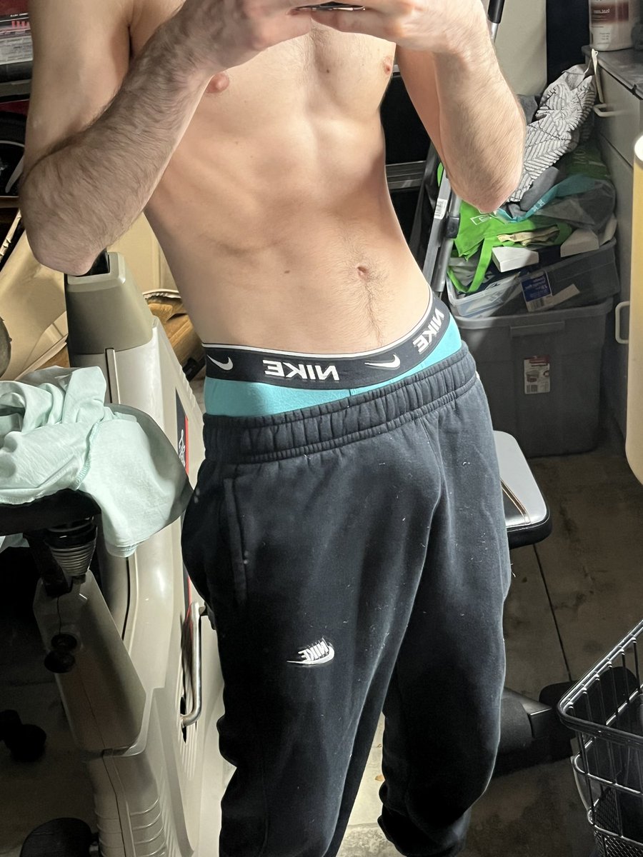 jaxskates7's tweet photo. 🔥🔥 #wornboxers #sagging https://t.co/4Z4MDQPRR5