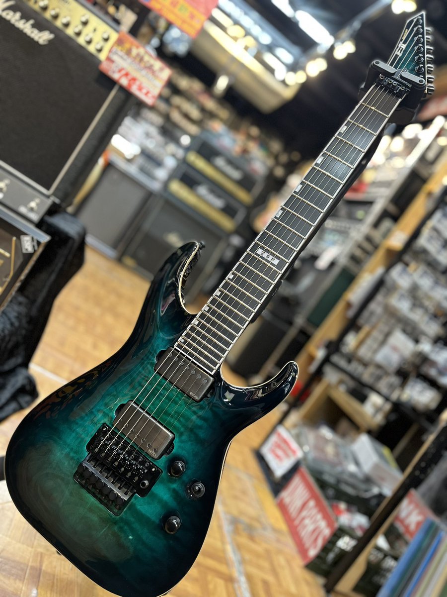 esptechhouse's tweet photo. E-II HORIZON 7弦のこちらのモデルどことなく仮面ライダーギルスっぽいんすよね🤔

ゴールドパーツに載せ��えたらもっとギルスっぽいんだけどフロイドローズの受注停止中だしなぁ。。。😏😏😏

ちょっとだけ赤いパーツを混ぜたらギルスなんだよなぁ。。。😏😏😏
#ESPテクニカルハウス
#テクハみやこし https://t.co/u1Jr0Zk5Lu