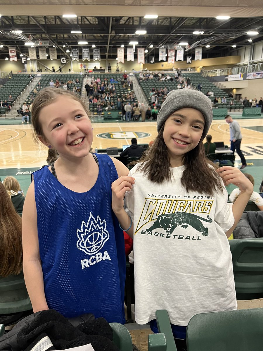 poonisms's tweet photo. The RCBA Grade 4 Girls Huskies would like to thank the @UofRegina women’s and men’s Cougars for a great night of hoops 🏀🏀 #ballislife #yqr #foamfinger https://t.co/HN4YWbbYY4