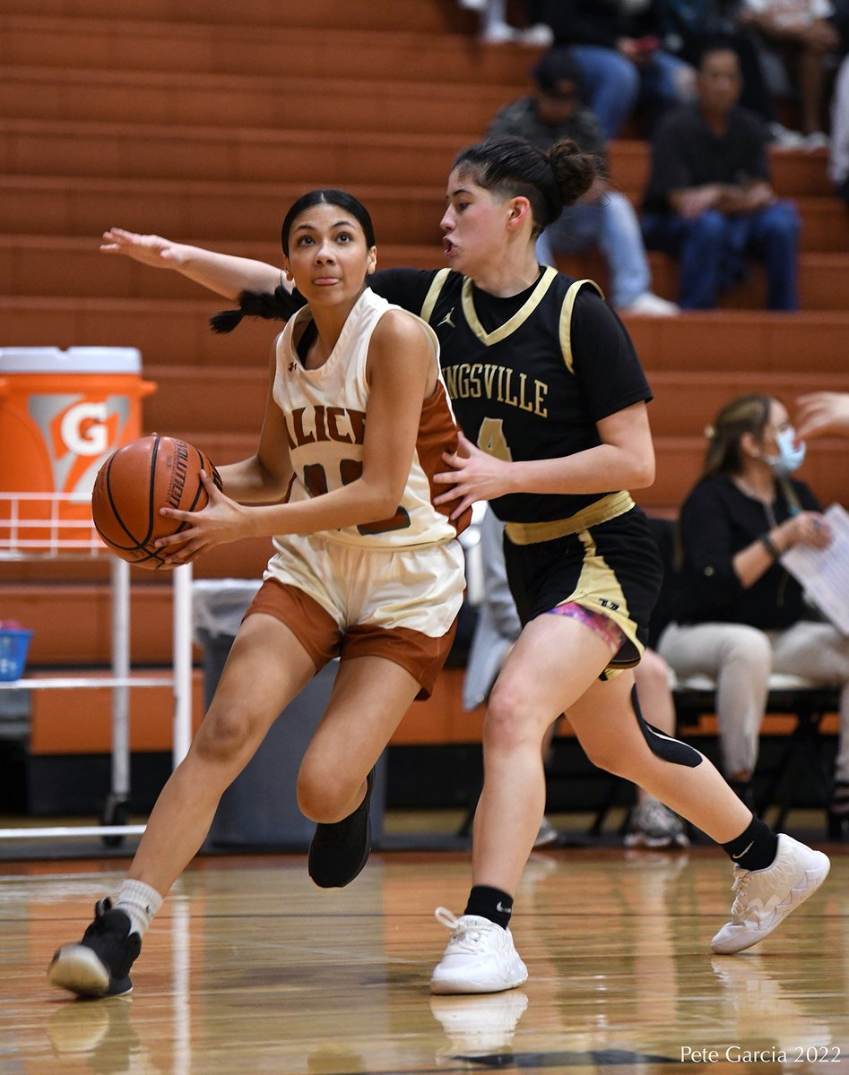 petethesportsg1's tweet photo. Some more of my favorite shots from the @ladycoyotesball game vs. HMK Friday. The Lady Brahmas won, 68-39. @AliceAthletics1 @Kyle__Atwood @ChrisThomasson7 @KRIS6sports @CallerSports @EchoNewsJournal @AliceHS_Coyotes https://t.co/TXcGcImSA5