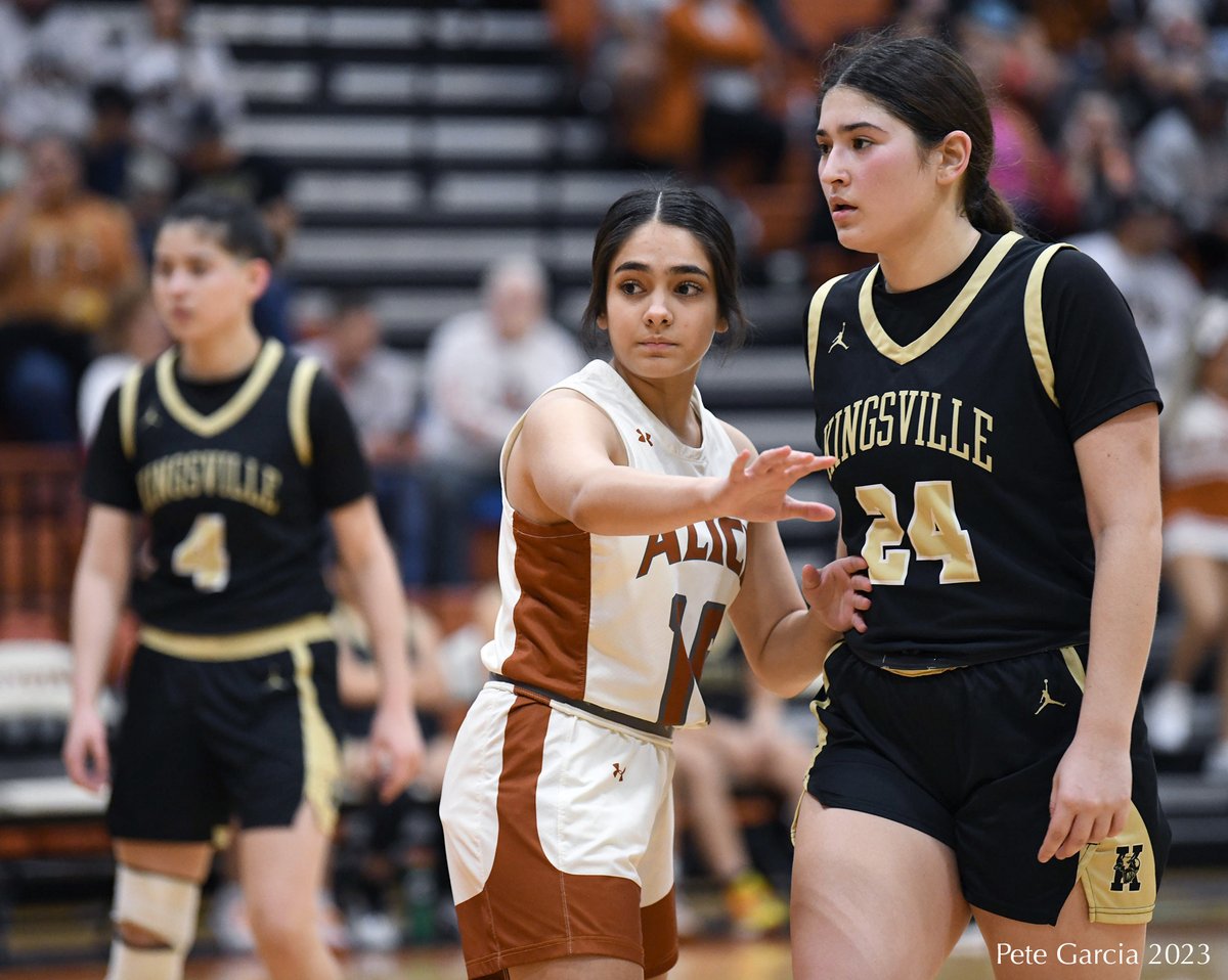 petethesportsg1's tweet photo. Some more of my favorite shots from the @ladycoyotesball game vs. HMK Friday. The Lady Brahmas won, 68-39. @AliceAthletics1 @Kyle__Atwood @ChrisThomasson7 @KRIS6sports @CallerSports @EchoNewsJournal @AliceHS_Coyotes https://t.co/TXcGcImSA5