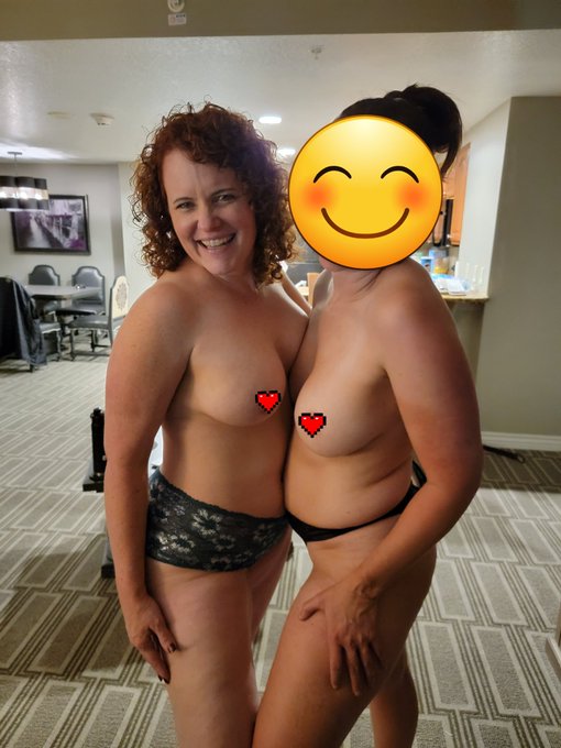I had an amazing time with my friends. Check out my OnlyFans for more pictures.  https://t.co/2sQH8znQ0g<a href="/tag/lasvegas"class="tags"><span>#lasvegas</span></a><a href="/tag/swingers"class="tags"><span>#swingers</span></a><a href="/tag/avn"class="tags"><span>#avn</span></a>