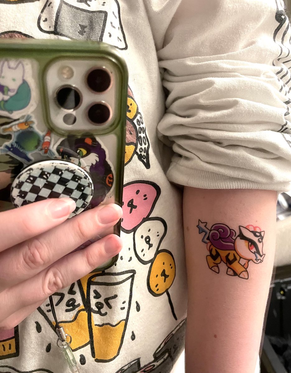 SpunkyRacoon's tweet image. you should totally go pick up a temporary tat from @StudioScheppen in ANW AA this weekend, SO high quality 😍 #ANW2023