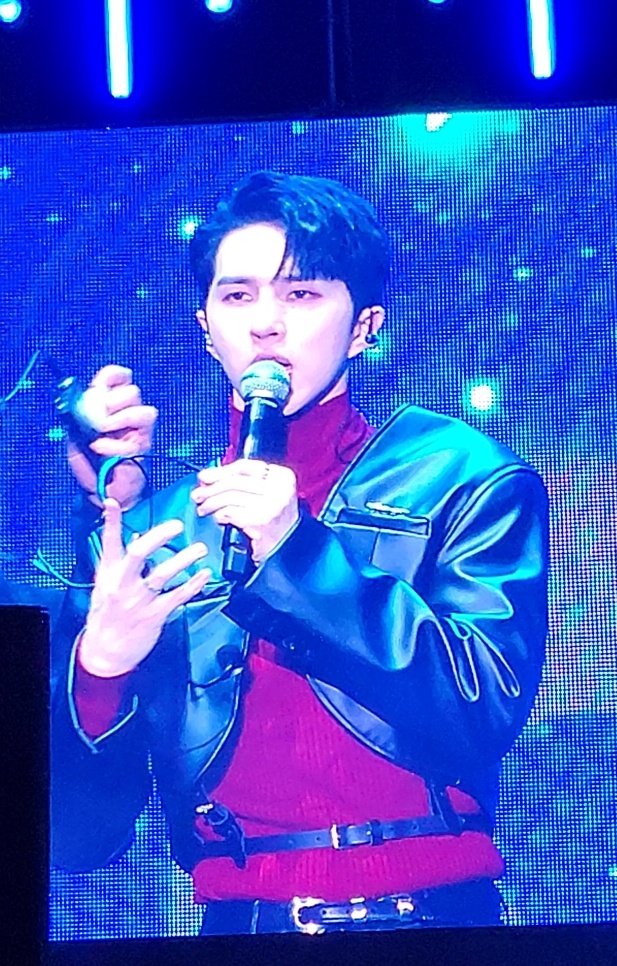poppy_jh's tweet photo. 나만 당할순 없지 얼굴공격
#이재환 #INGConcert #잉콘 https://t.co/vQ0bmrW0nX